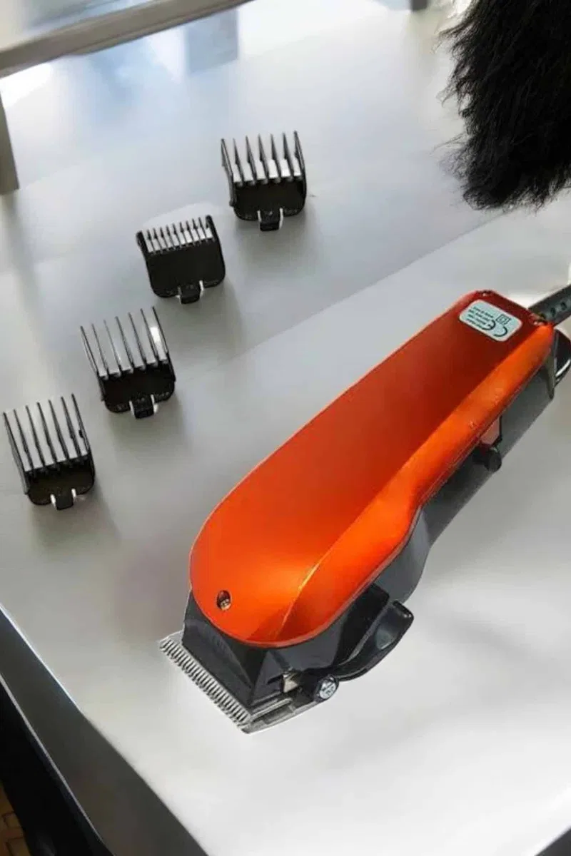 Tıraş Makinesi Uzun Ömürlü Paslanmaz Çelik Bıçaklı USB Şarj Girişli görsel 4