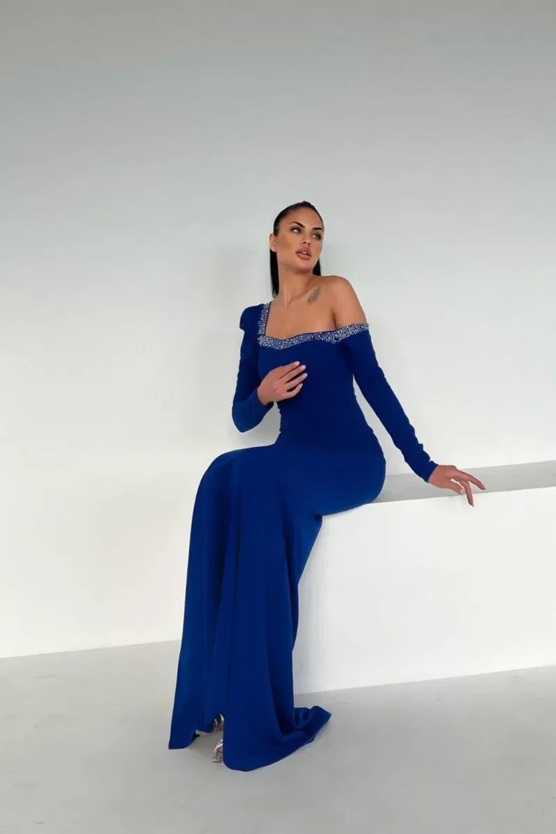 Kadın Krep Kumaş Madonna Yaka Maxi Abiye Elbise görsel 3