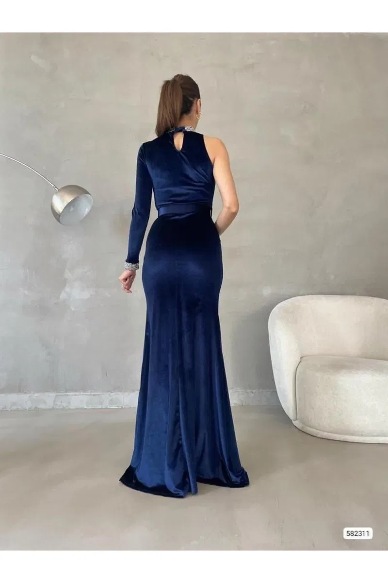 Kadın Minimal Tasarım Tek Omuz Tek Kol Saten Kumaş Balık Kesim Abiye Elbise görsel 7