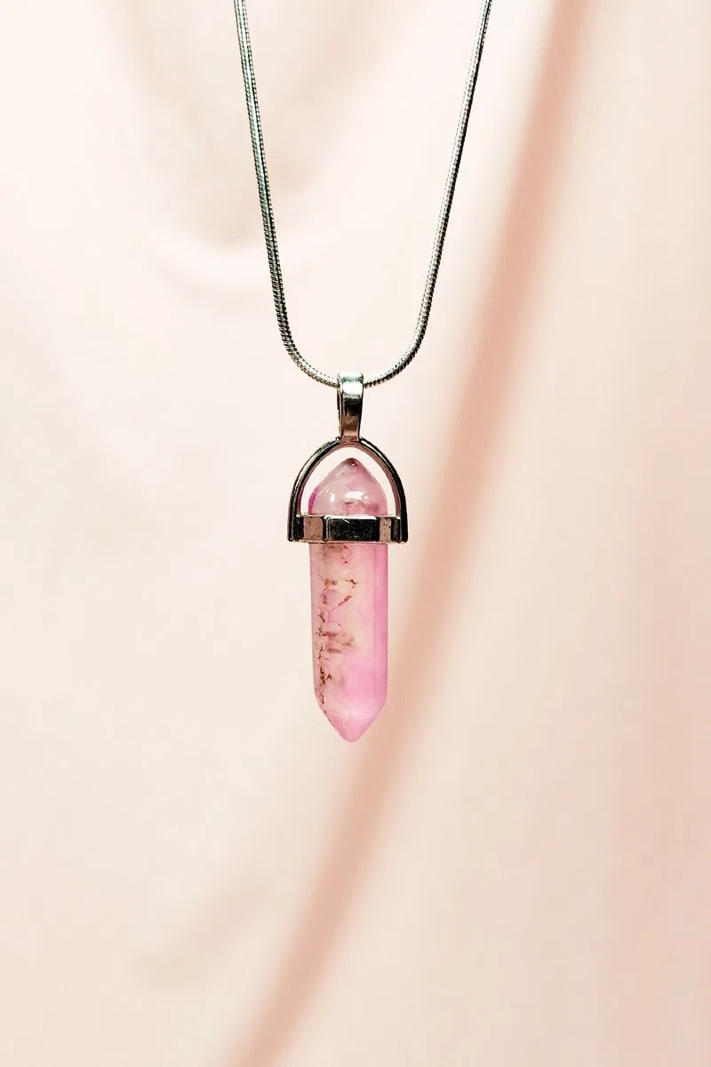 Pembe Kuvars Doğal Taşı Zincirli El Yapımı Tasarımlı Kolye Uç: 3, 5 cm Zincir: 20 cm Kutulu