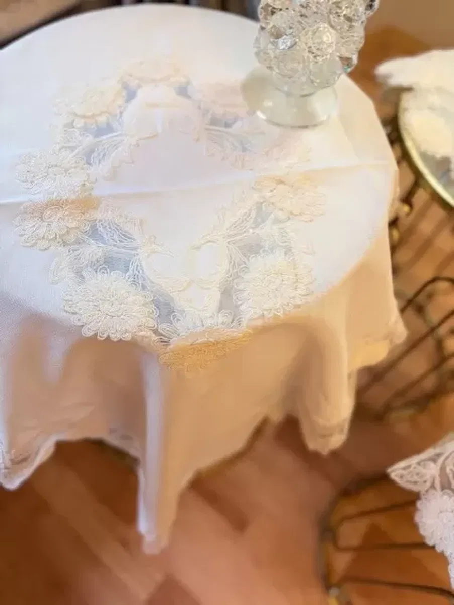 Flowers Model Krem 5 Parça Keten Dantelli Masa Örtüsü Runner Seti