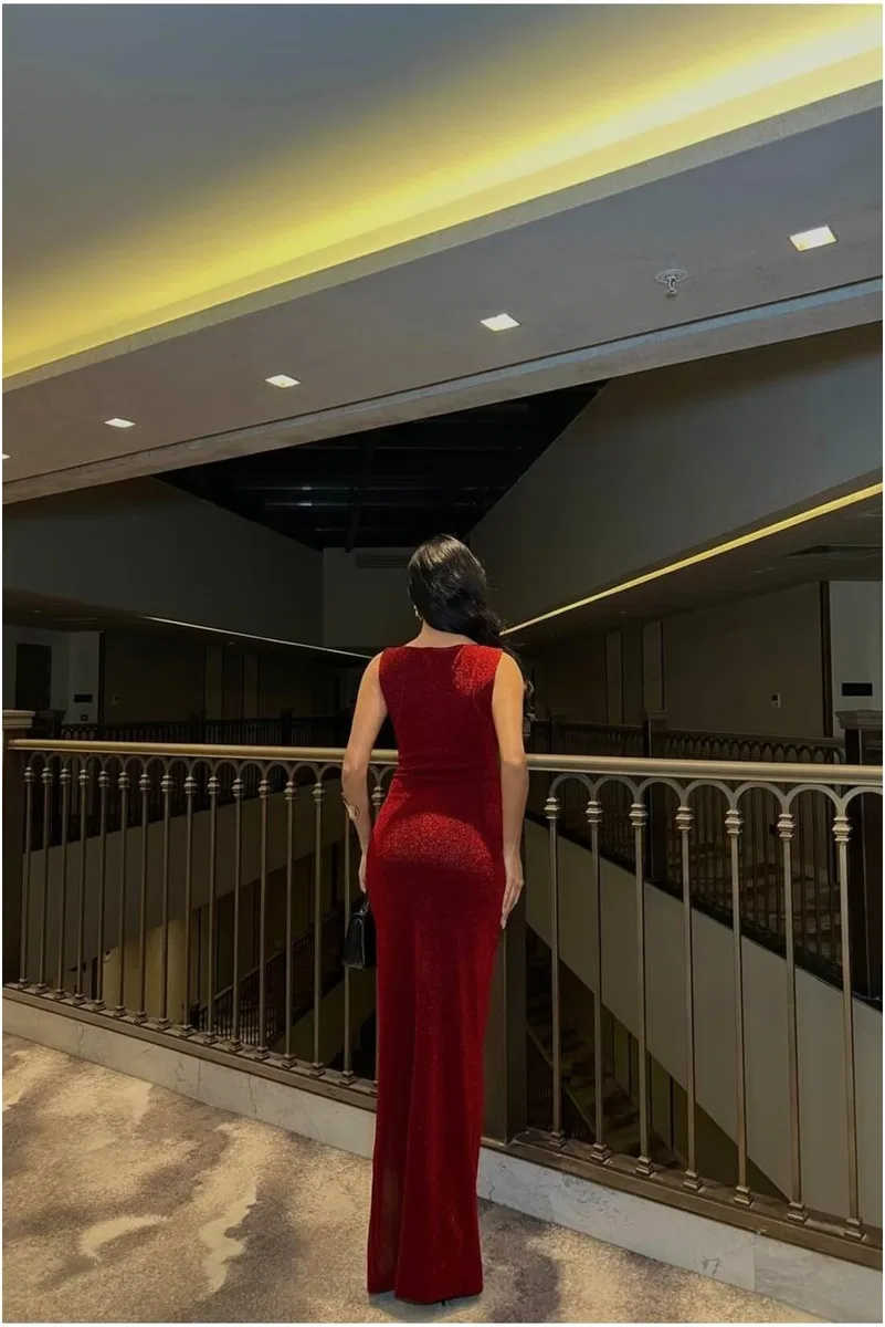 Kadın Hediyelik Yırtmaçlı Maxi Askılı Abiye Elbise görsel 8