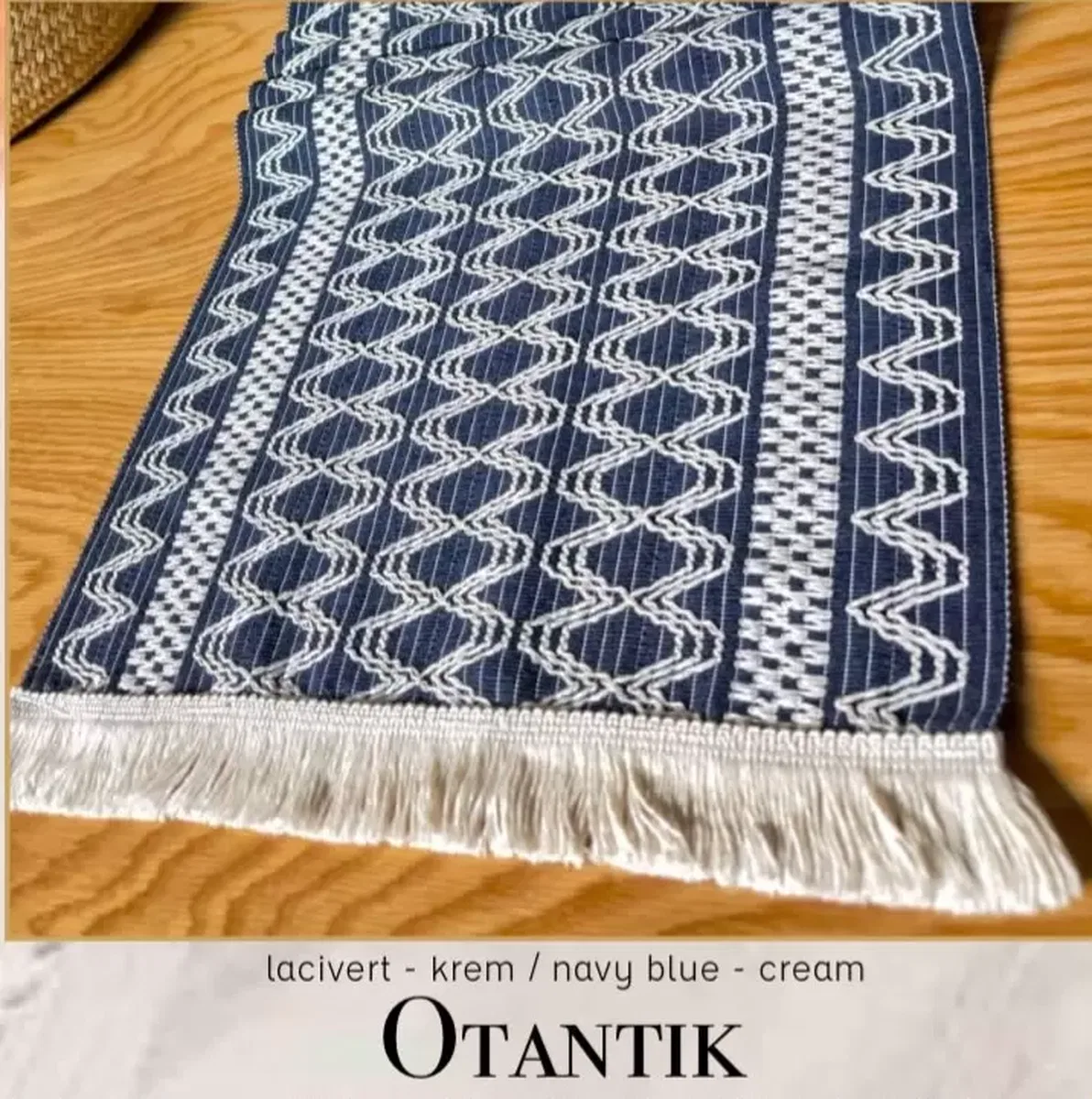 Lacivert Krem Otantik 40x140 cm Fransız Dantel Detaylı Sehpa Örtüsü Dekoratif Model
