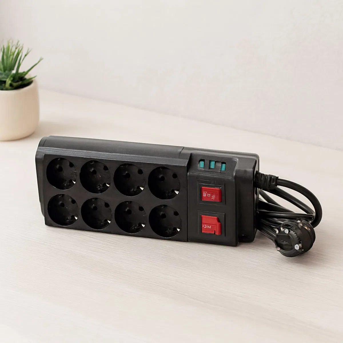 8'li Anahtarlı Uzatma Kablosu 3xUSB 2 m Termal Akım Korumalı 16A