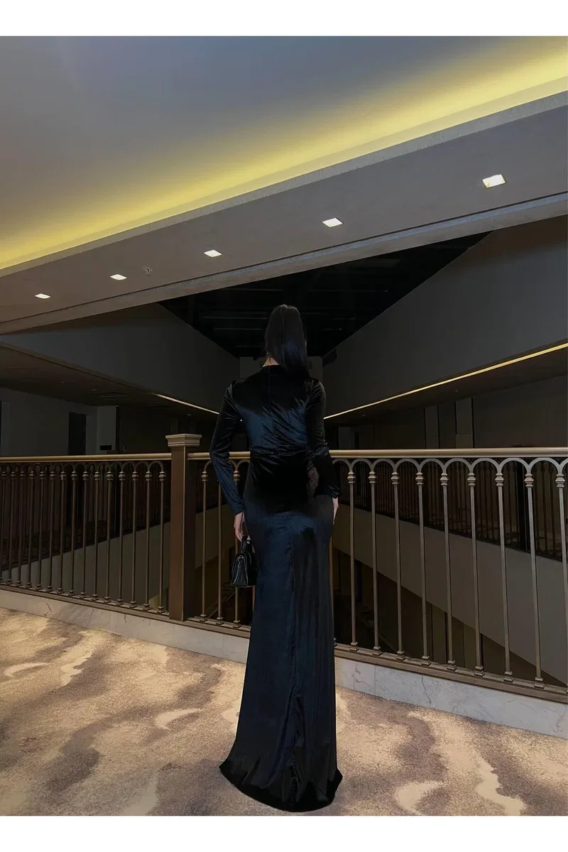 Kadın Trend Model Mezuniyet Elbisesi V Yaka Uzun Kol Balık Kesim Abiye Elbise görsel 3