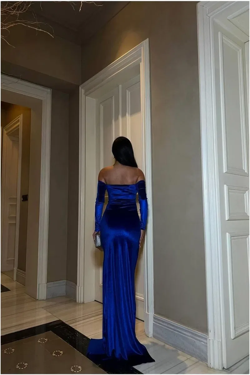 Kadın Trend Tasarım Esnek Kadife Kumaş Straplez Yırtmaçlı Abiye Elbise görsel 4