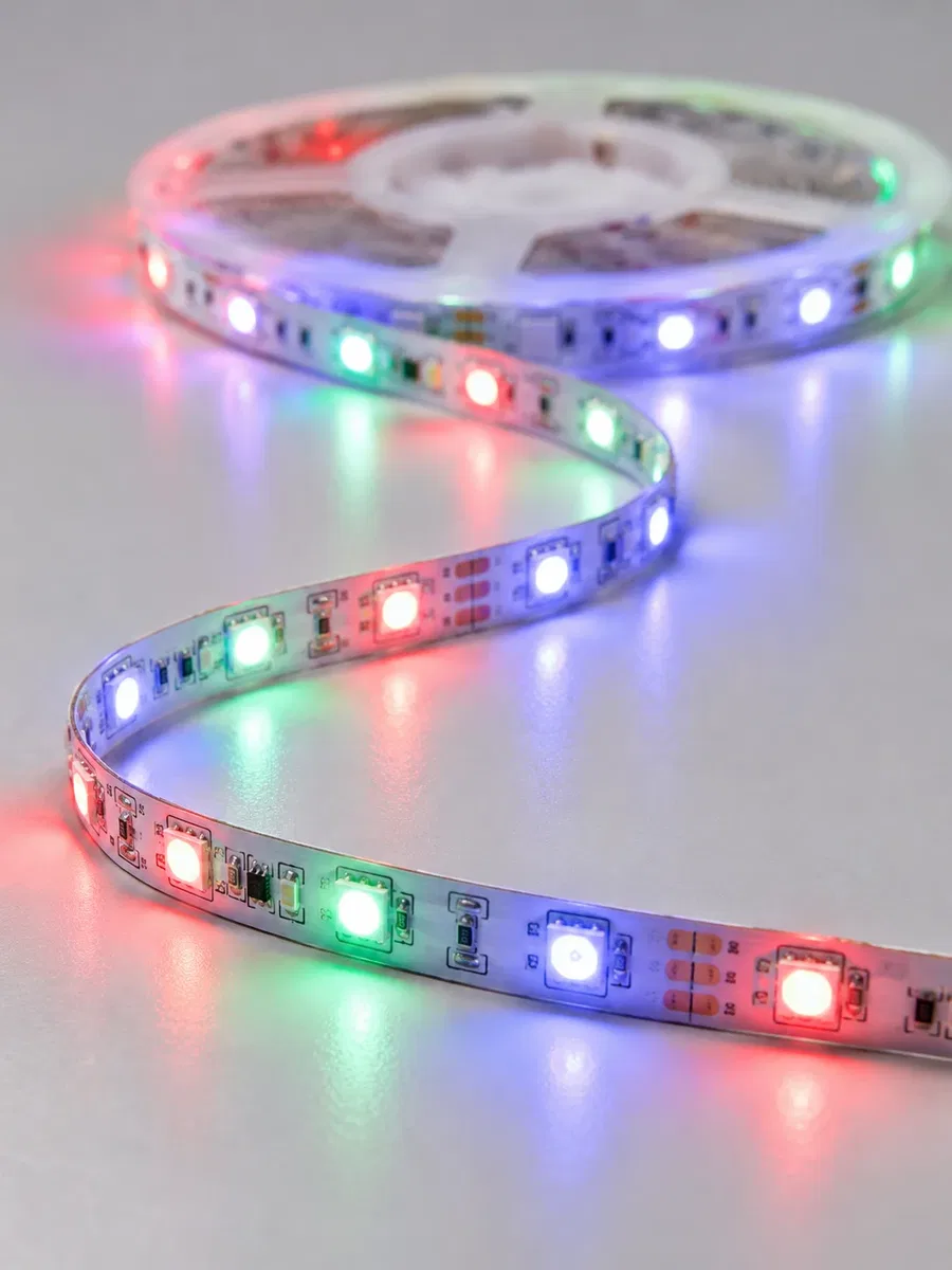 RGB Şerit LED 5 Metre 12V 2835 SMD Kumandalı Renkli Oda ve Ev Aydınlatması görsel 2