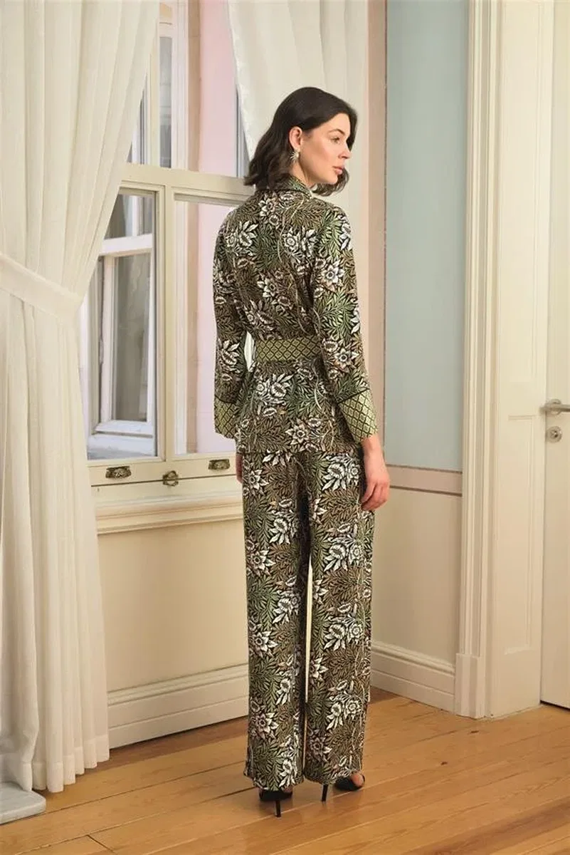 Çiçek Yaprak ve Etnik Desenli Pijama Takımı görsel 7