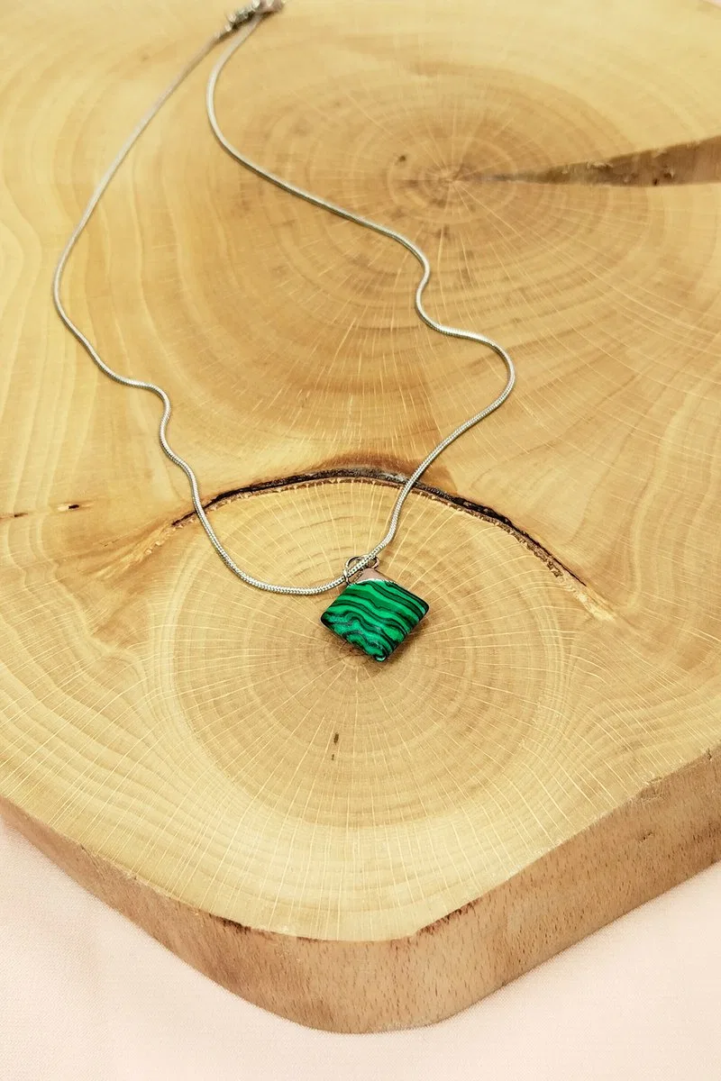 Malakit Doğal Taşı Zincirli El Yapımı Kolye Uç: 1, 5 cm Zincir: 20 cm Kutulu görsel 6