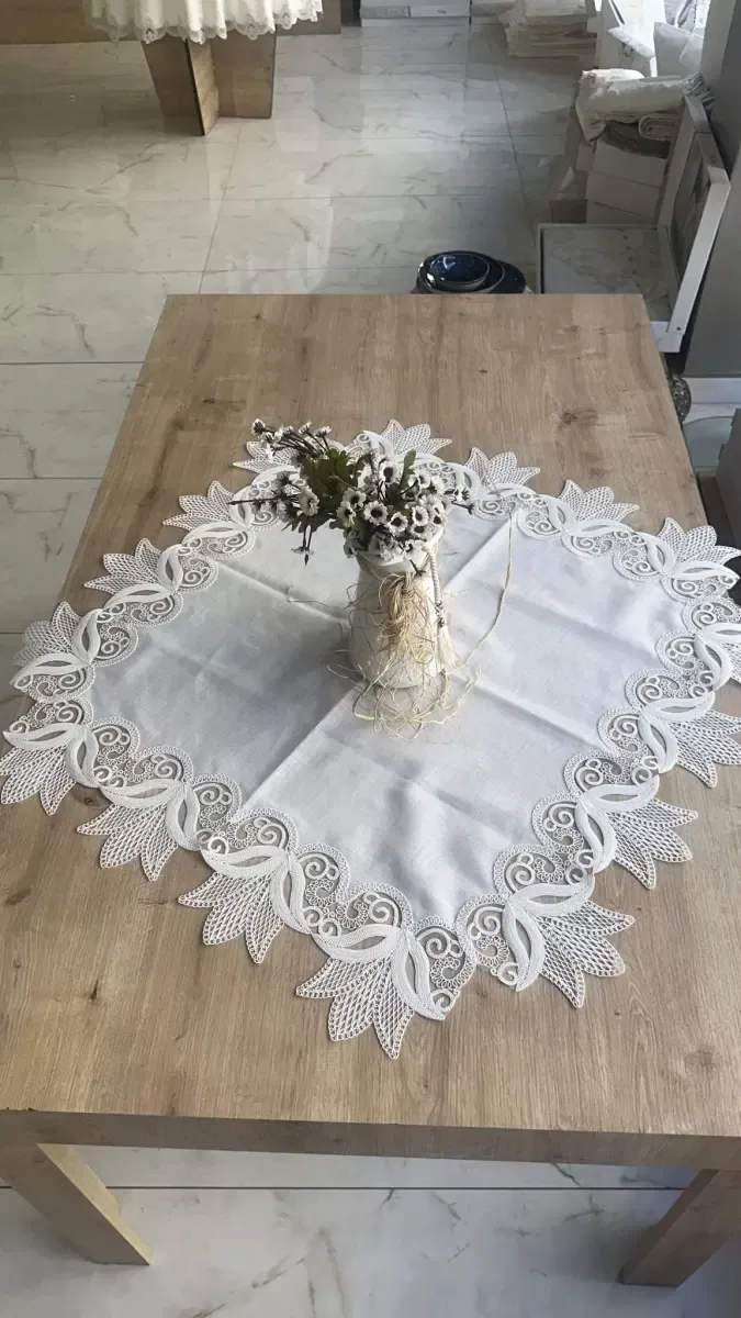 Masa Üzerine Runner, Sehpa Örtüsü Fransız Dantel Detaylı Kare 88x 88 cm Kayla Kreme Gümüş görsel 3