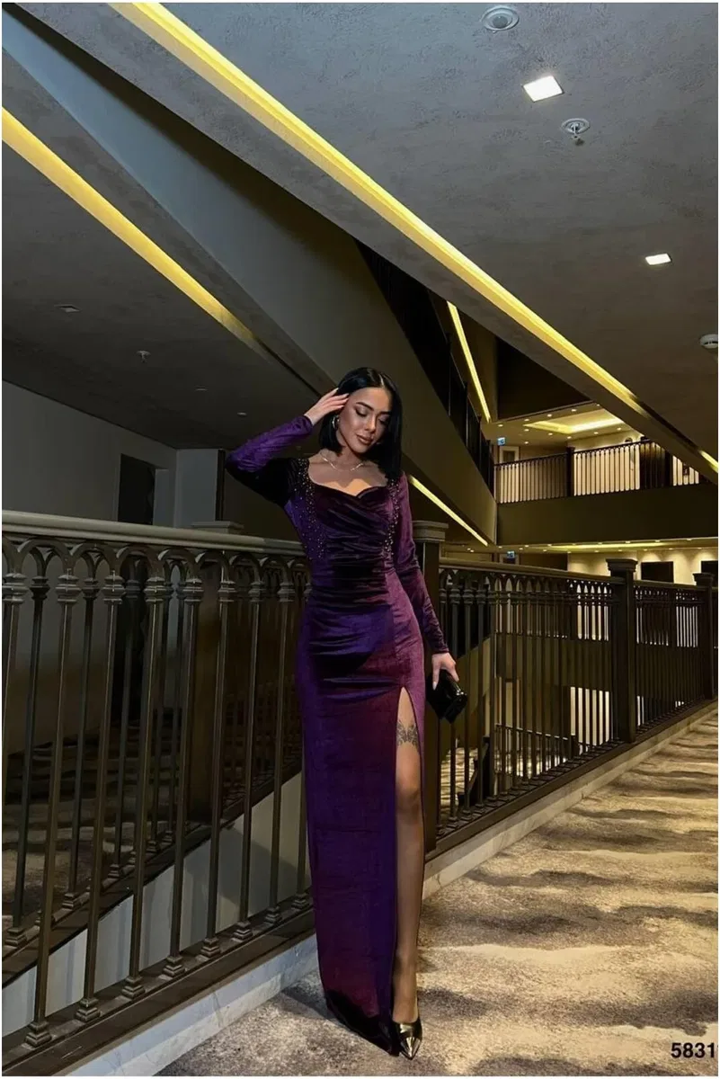 Kadın Minimal Esnek Kadife Kumaş V Yaka Yırtmaçlı Abiye Elbise görsel 5