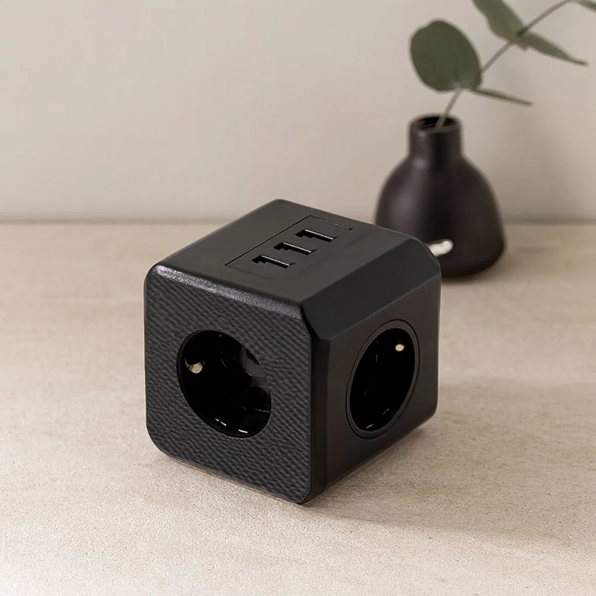 Termal Akım Korumalı Duvar Priz - 3 USB Çıkışlı Siyah