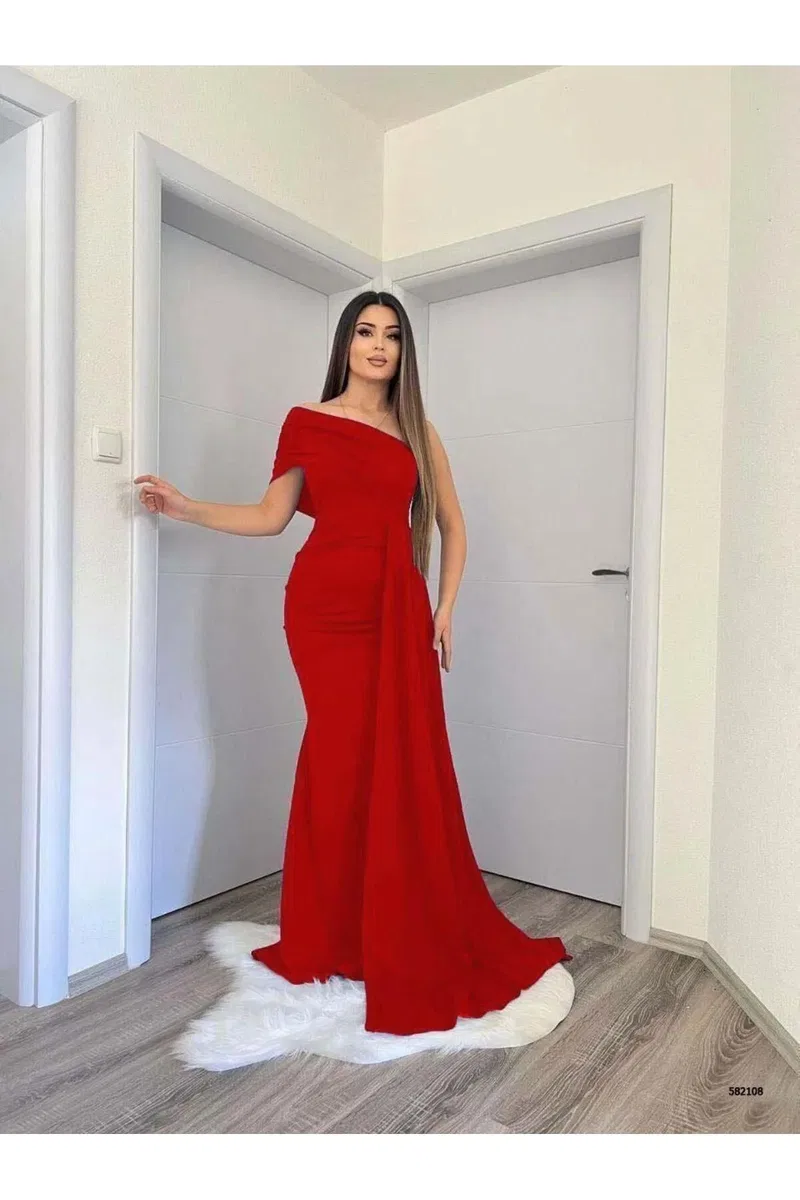 Kadın Özel Tasarım Asimetrik Yaka Tek Kol Balık Kesim Abiye Elbise