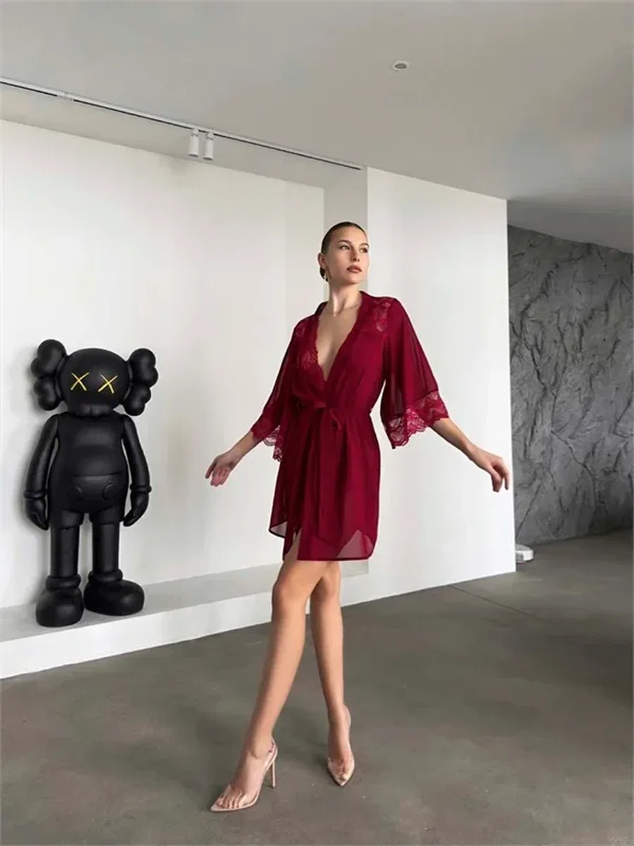 Şık Tasarım Bordo Dantel İşlemeli Body Suit ve Tül Gecelik Takımı görsel 2