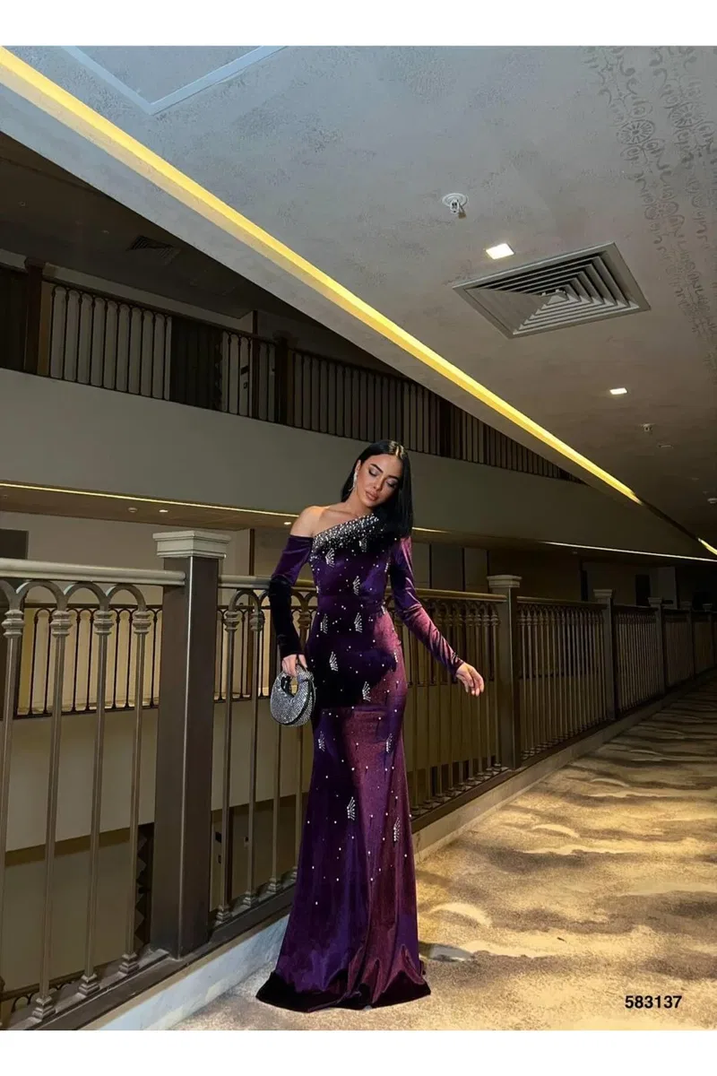 Kadın Minimal Tasarım Tek Omuz Tek Kol Elbise görsel 5