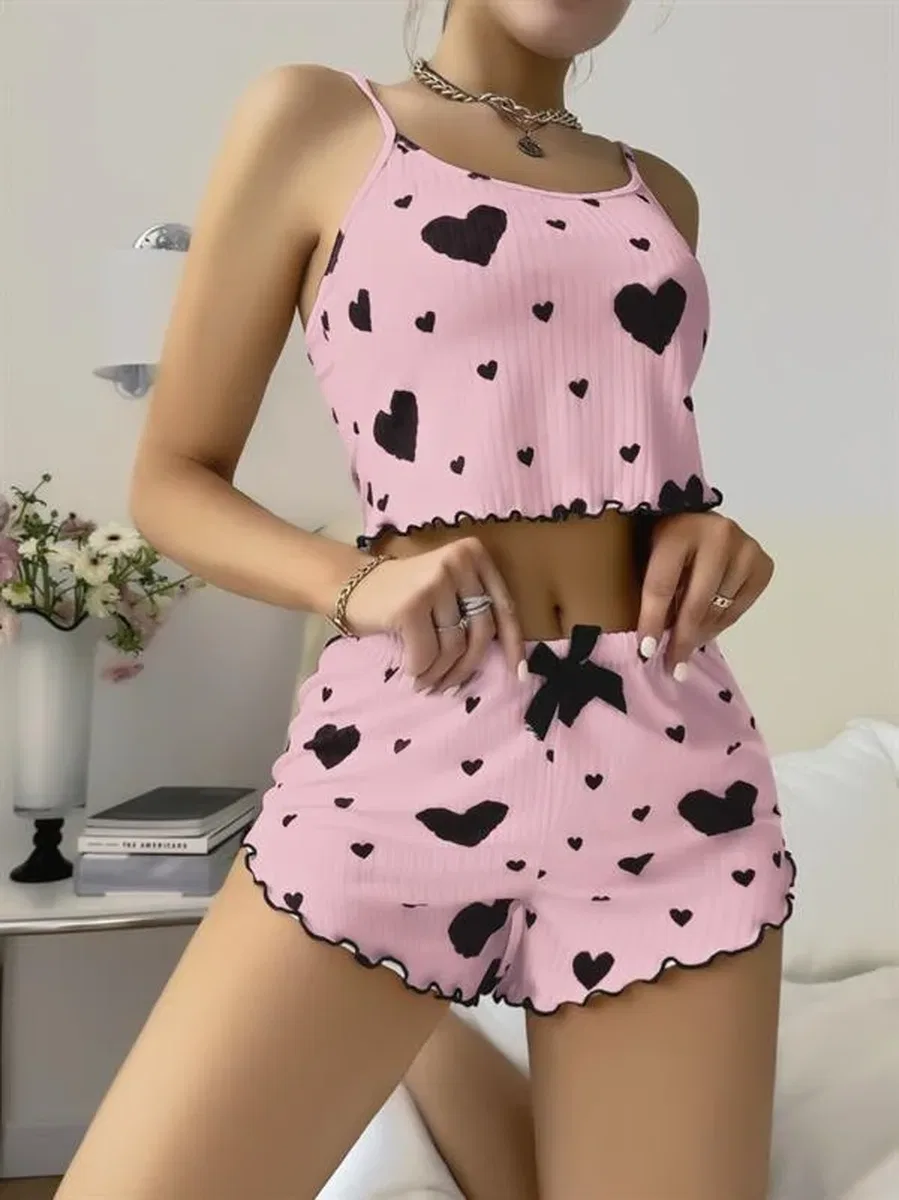 Pamuklu Pembe Üstüne Siyah Kalp Desenli Askılı Fitilli Şortlu Pijama Takımı görsel 2