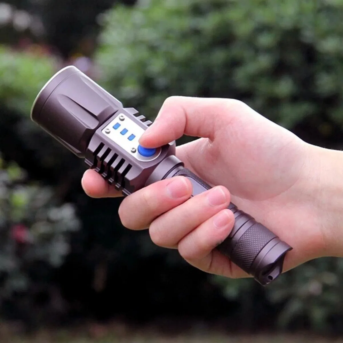 Baretta Brs18 Oto Şarjlı T6 Led 3000 Lümen El Feneri görsel 4