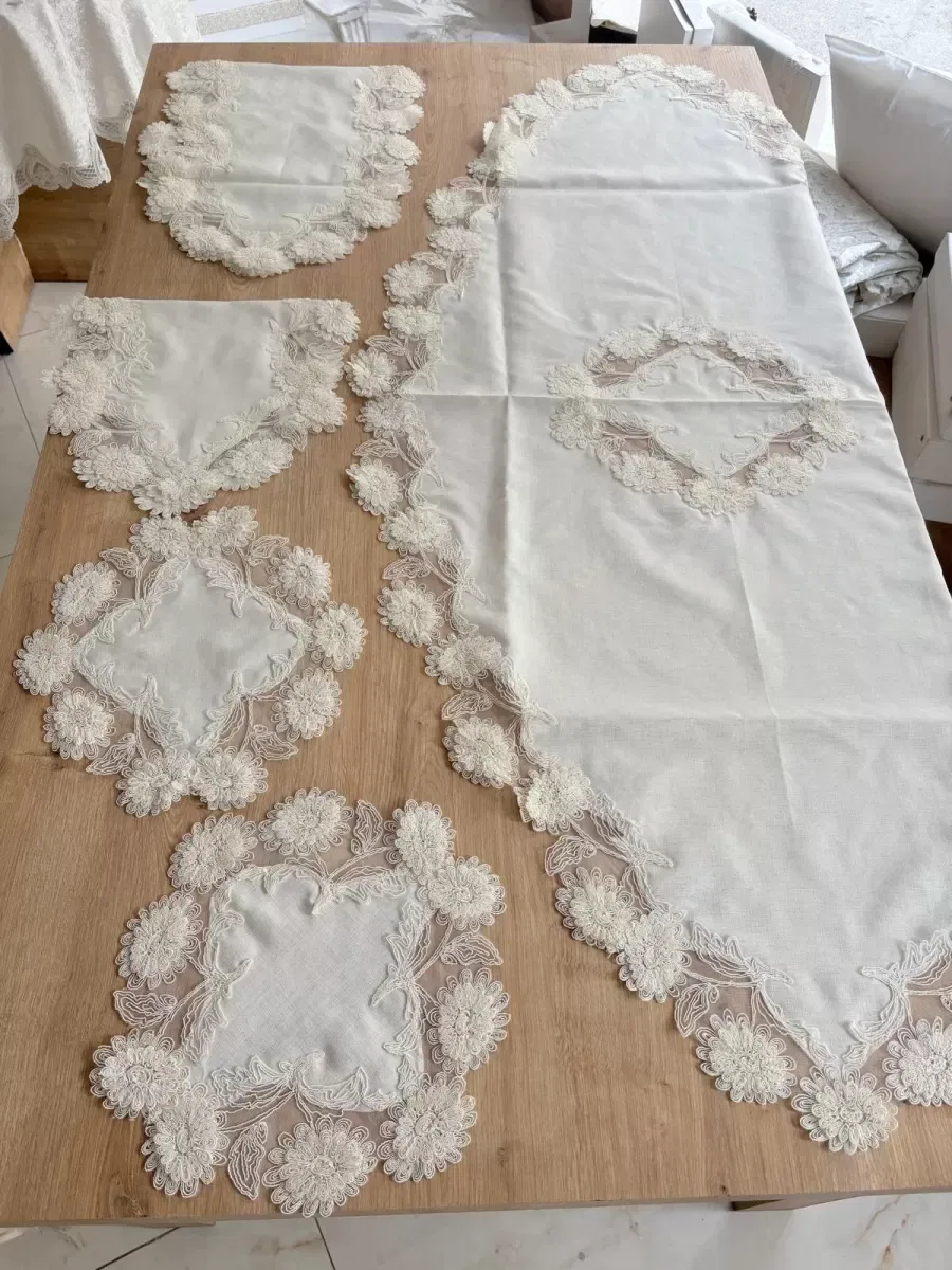 Salon Takımı Çeyizlik Krem Runner Set 5 Parça Keten Masa Örtüsü Runneri Flowers görsel 3