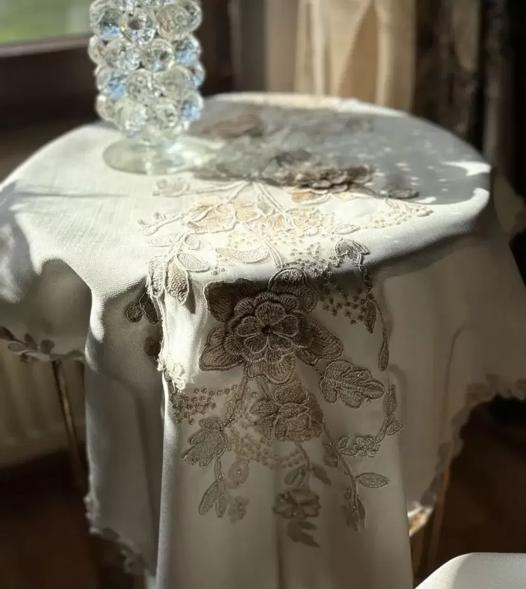 Çeyizlik Simella Model Krem-Kapiçino Nakış İşlemeli 5 Parça Masa Örtüsü Runner Seti görsel 3