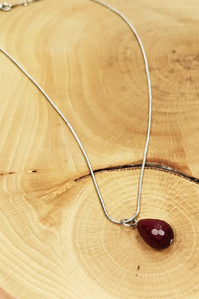 Yakut Doğal Taşı Zincirli El Yapımı Kolye Uç: 1, 5 cm Zincir: 20 cm Kutulu görsel 5