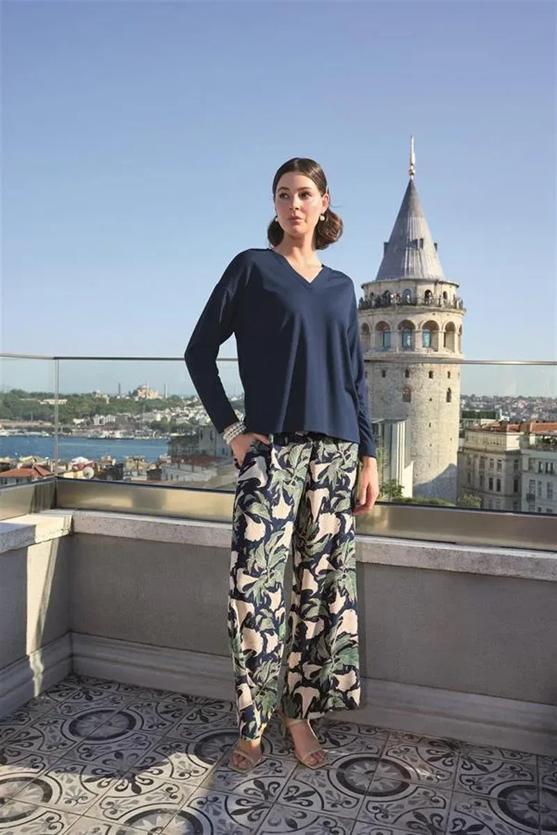 Yaprak Desenli Uzun Kollu V Yaka Pijama Takımı görsel 4