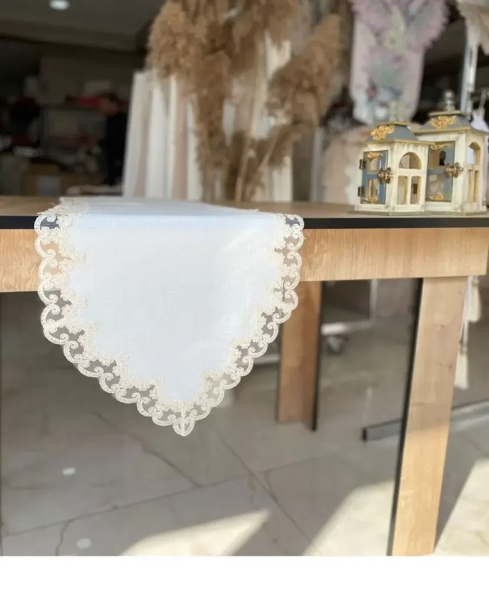Lale Krem 40x145 cm Fransız Dantel Detaylı Sehpa Örtüsü Şık Tasarım görsel 6