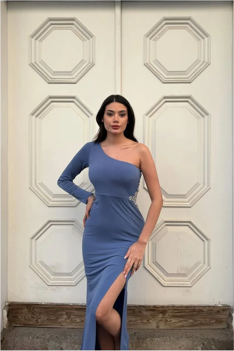 Kadın Trend Model Simli Kumaş Asimetrik Yaka Drapeli Tek Kollu Elbise görsel 2