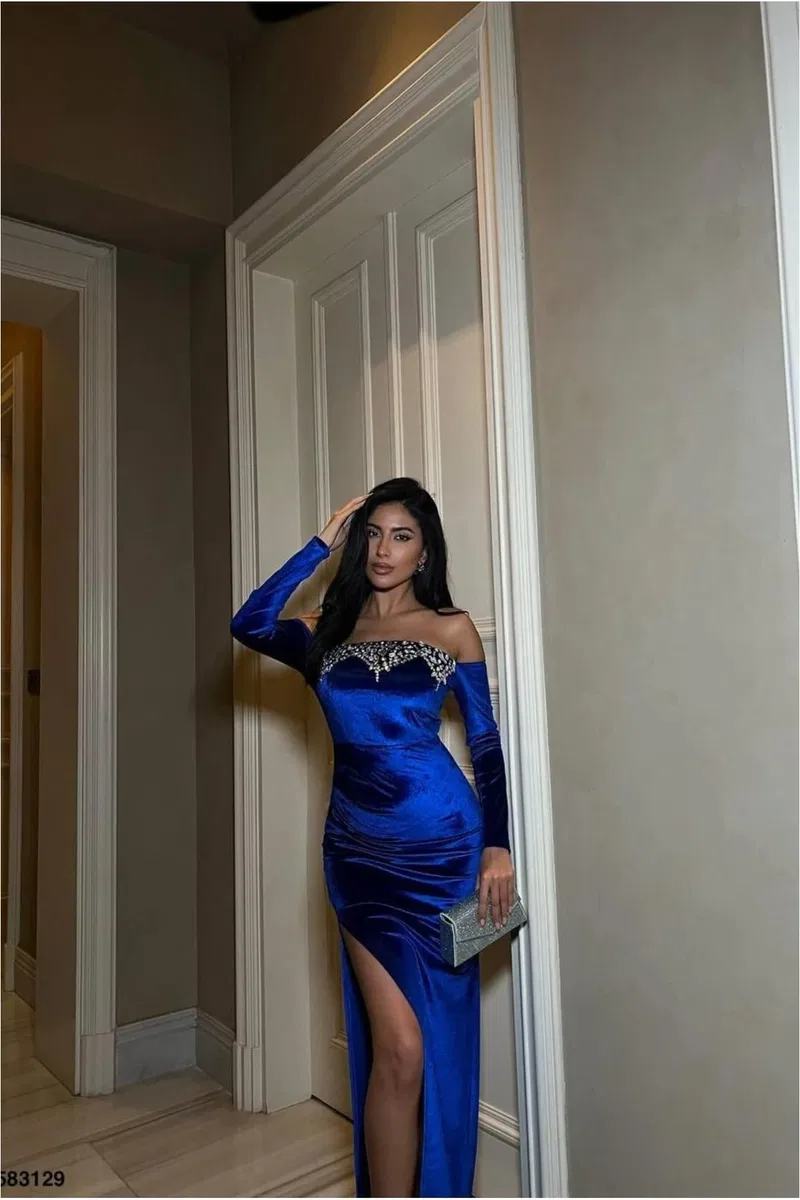 Kadın Trend Tasarım Esnek Kadife Kumaş Straplez Yırtmaçlı Abiye Elbise görsel 3