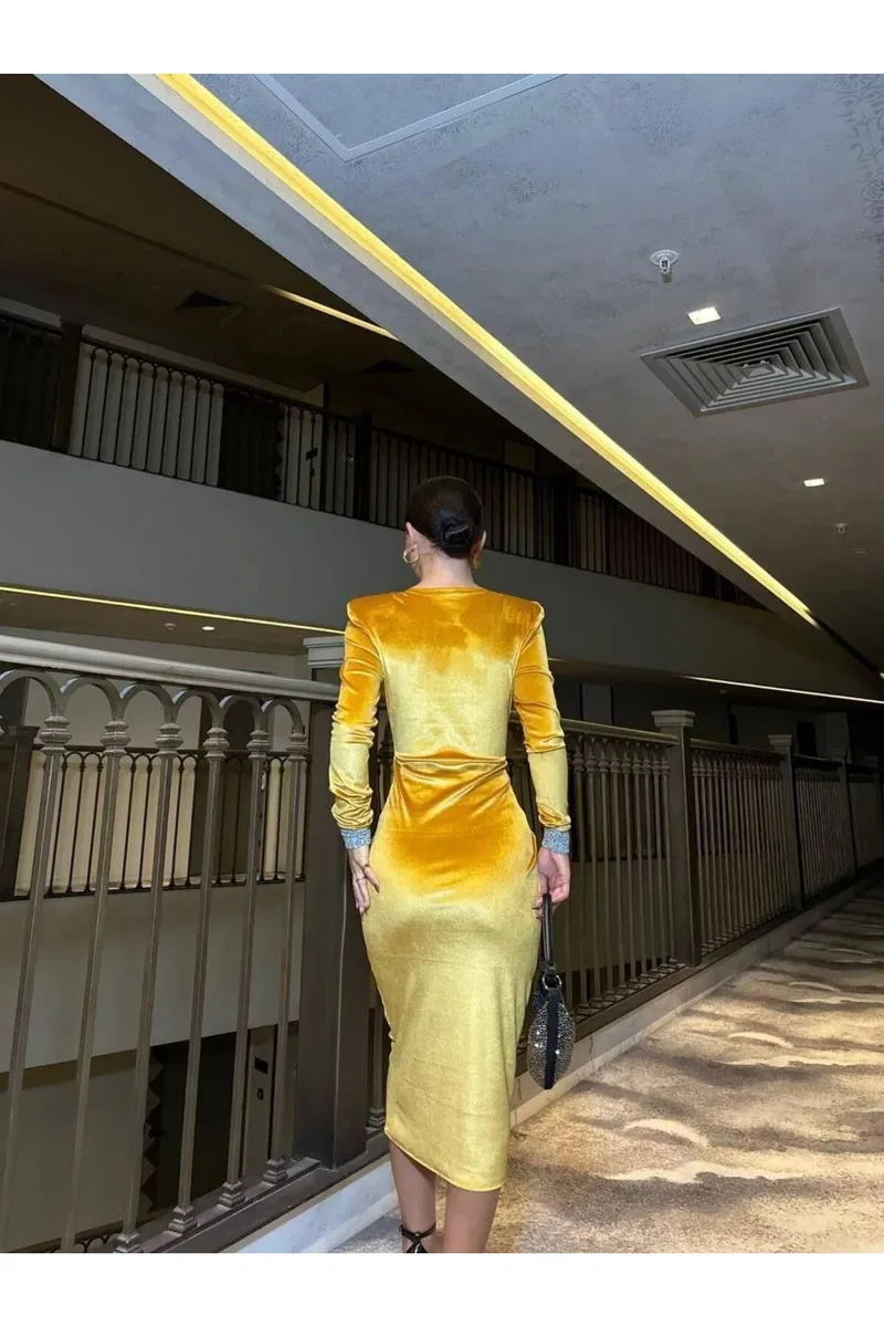 Kadın Hediyelik Bisiklet Yaka Uzun Kol Kadife Kumaş Bodycon Midi Elbise görsel 3
