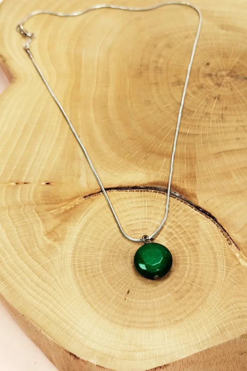 Zümrüt Doğal Taşı Zincirli El Yapımı Kolye Uç: 1, 5 cm Zincir: 20 cm Kutulu görsel 5