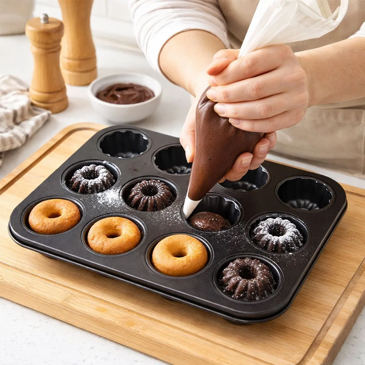 12 Gözlü Metal Muffin Kek Kalıbı - Siyah görsel 4