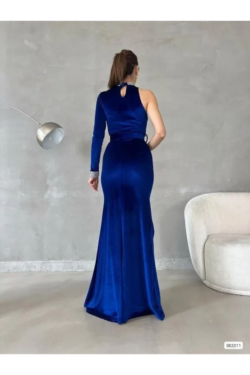 Kadın Minimal Tasarım Tek Omuz Tek Kol Saten Kumaş Balık Kesim Abiye Elbise görsel 4
