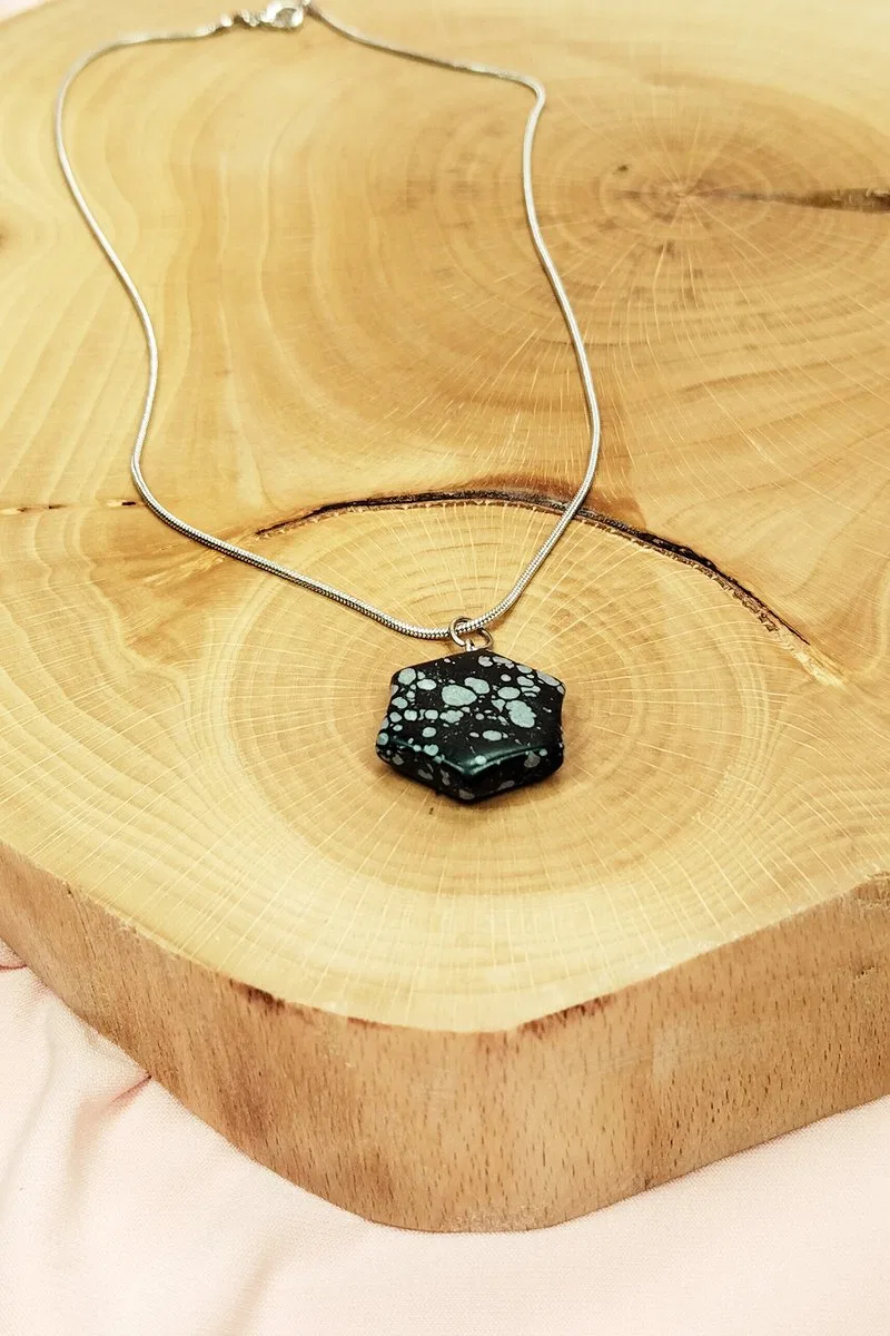 Obsidyen Doğal Taşı Zincirli El Yapımı Kolye Uç: 2 cm Zincir: 20 cm Kutulu mudanis görsel 4