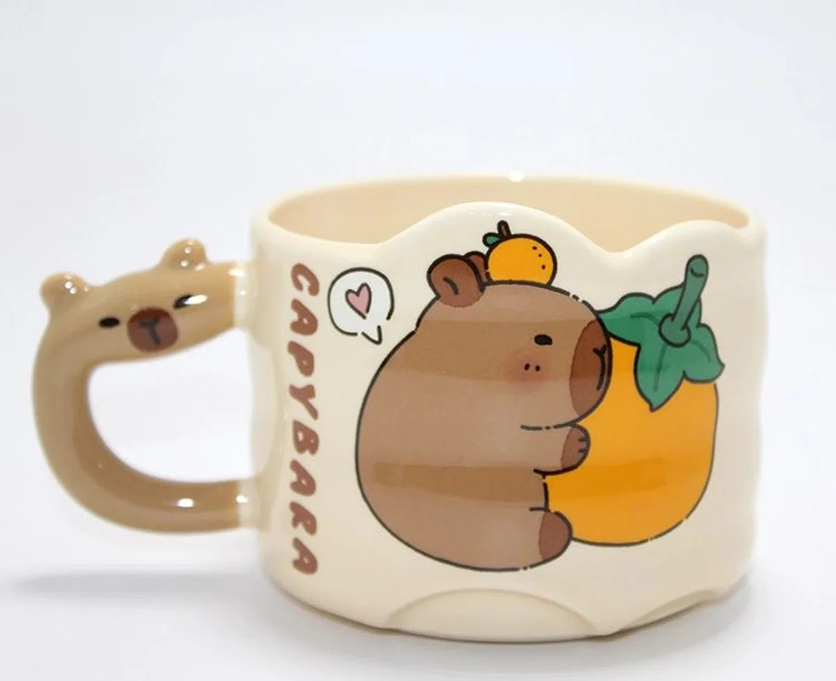 Capybara Figürlü Yayvan Formlu Porselen Kupa Bardak Alk5044