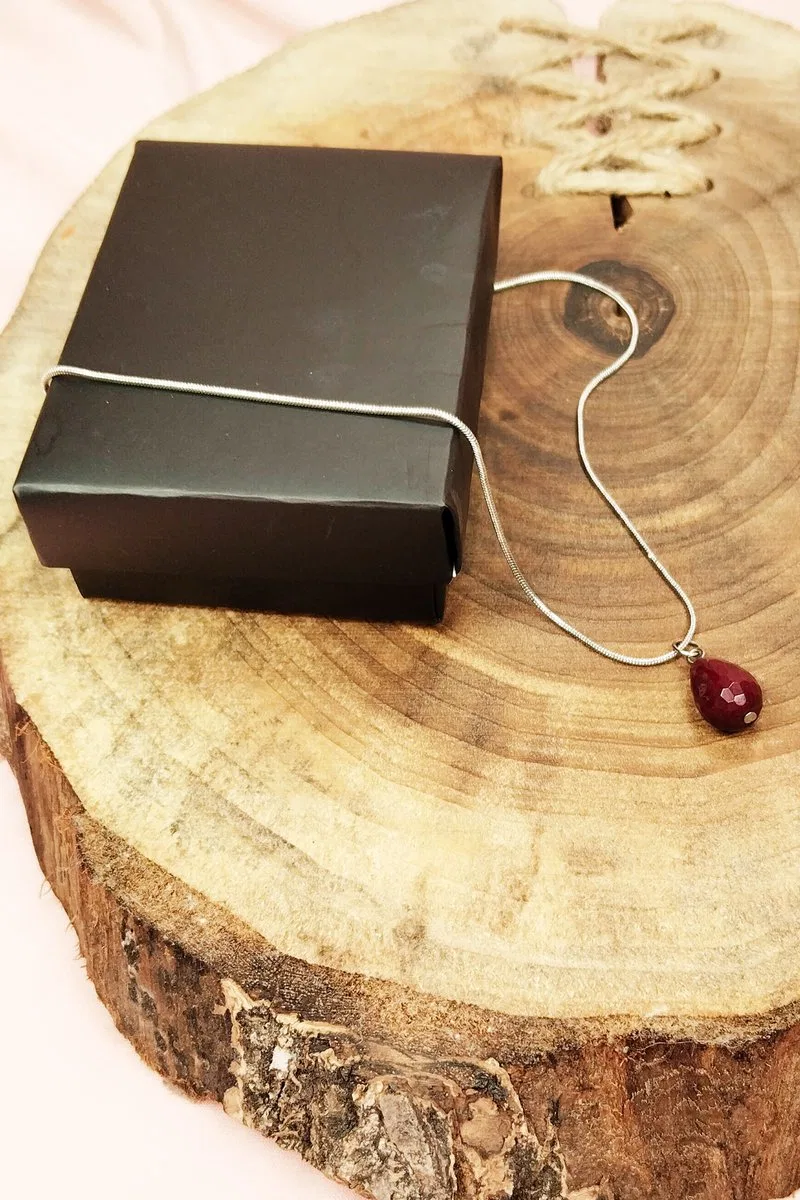 Yakut Doğal Taşı Zincirli El Yapımı Kolye Uç: 1, 5 cm Zincir: 20 cm Kutulu görsel 6