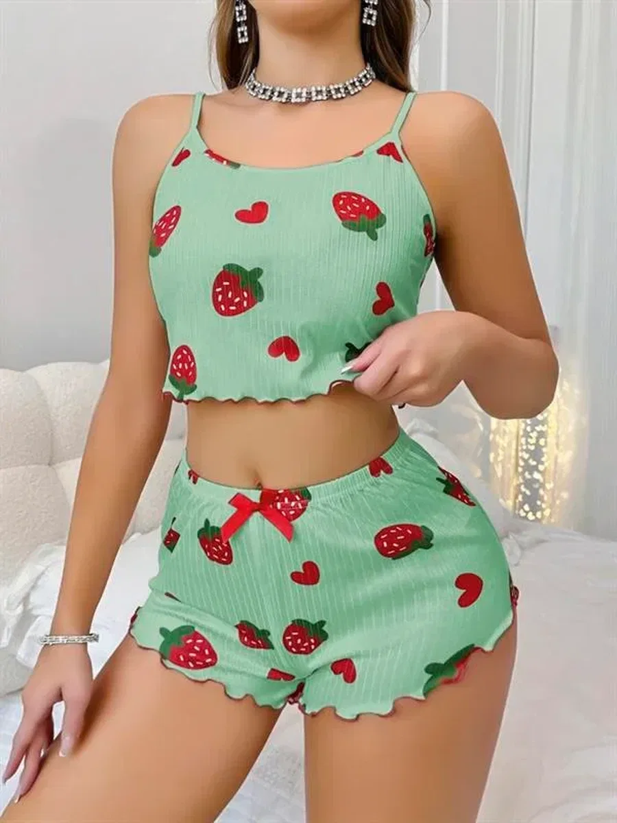 Pamuklu Yeşil Üstüne Çilek Desen Fitilli Askılı Şortlu Pijama Takımı görsel 2