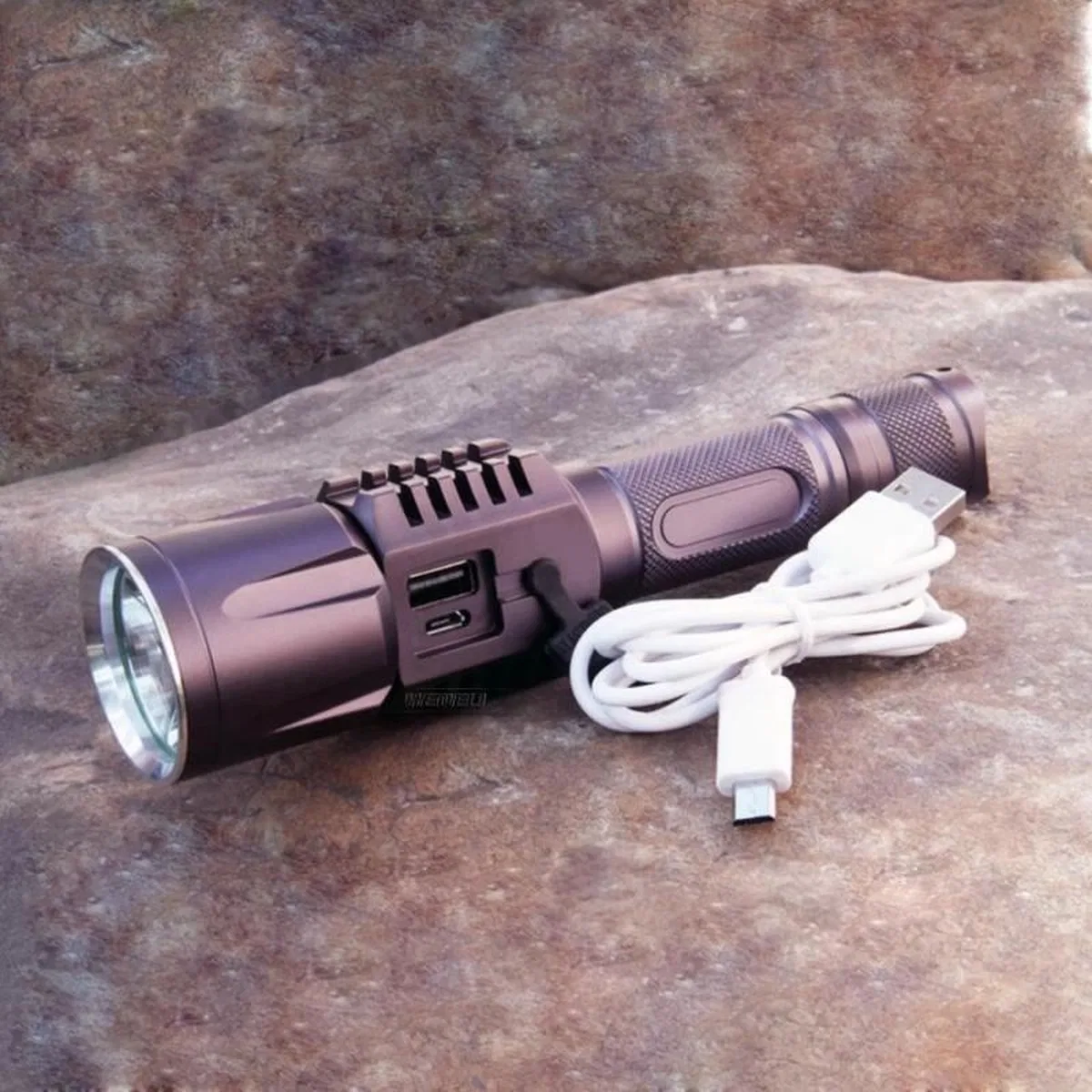 Baretta Brs18 Oto Şarjlı T6 Led 3000 Lümen El Feneri görsel 5