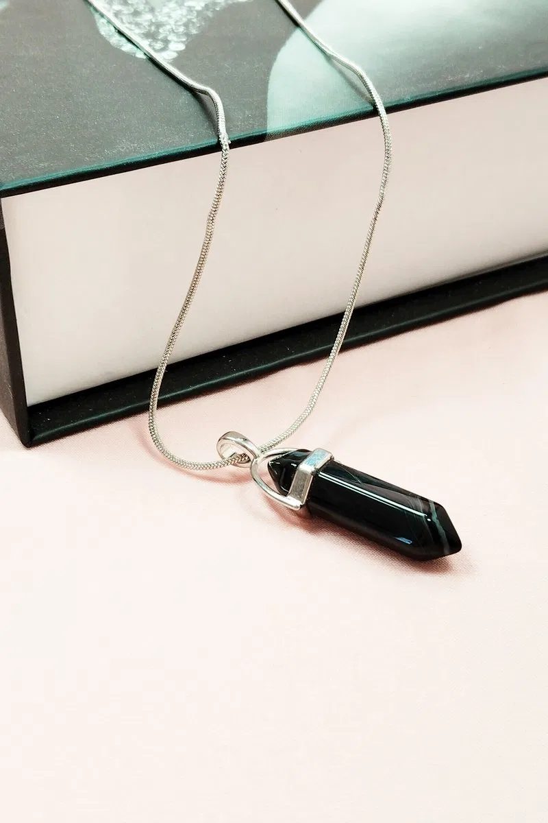 Obsidyen Doğal Taşı Zincirli El Yapımı Tasarımlı Kolye Uç: 3, 5 cm Zincir: 20 cm Kutulu görsel 3