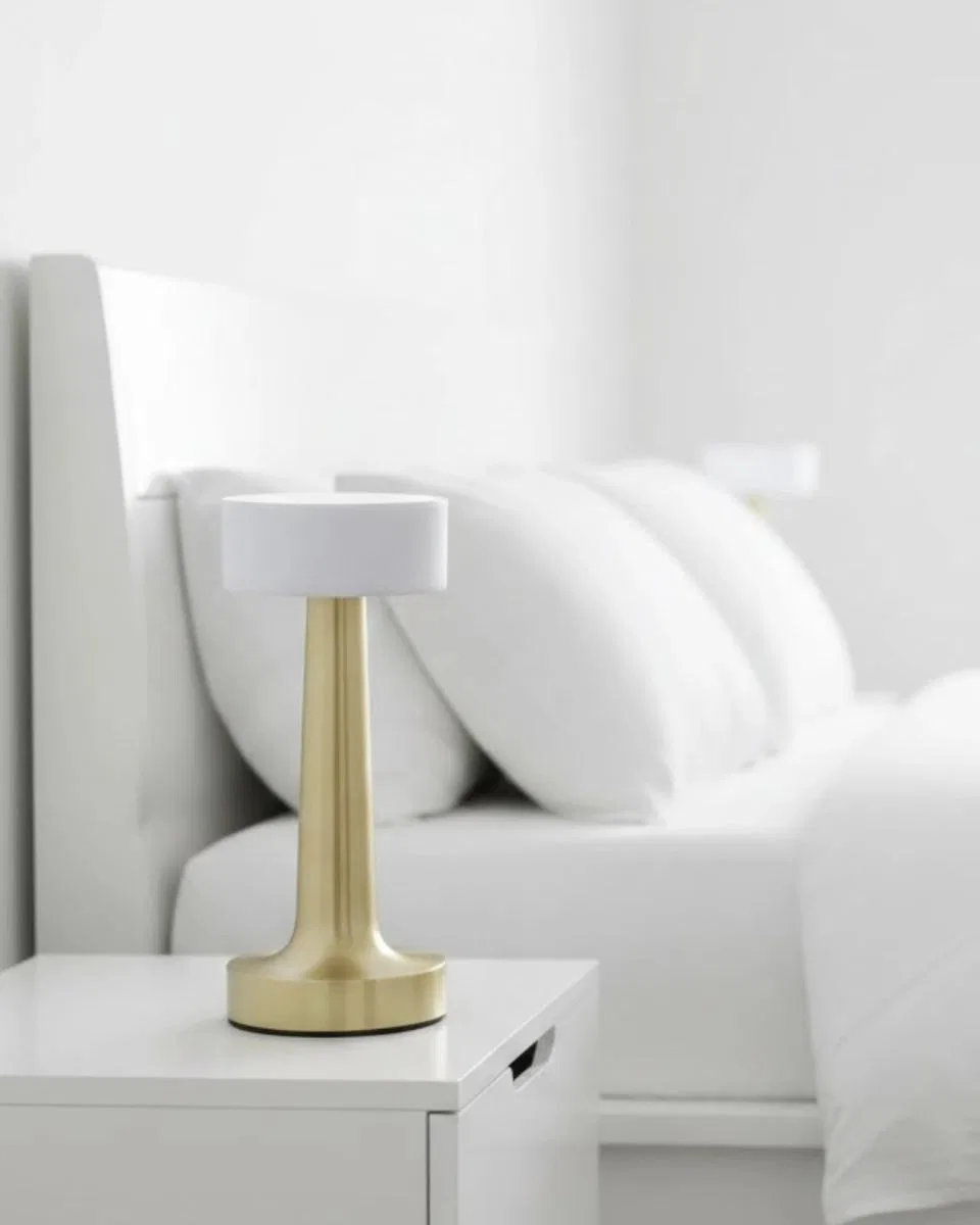 3 Renk Ayarlı Led Masa Lambası Dimmerli Modern Tasarım