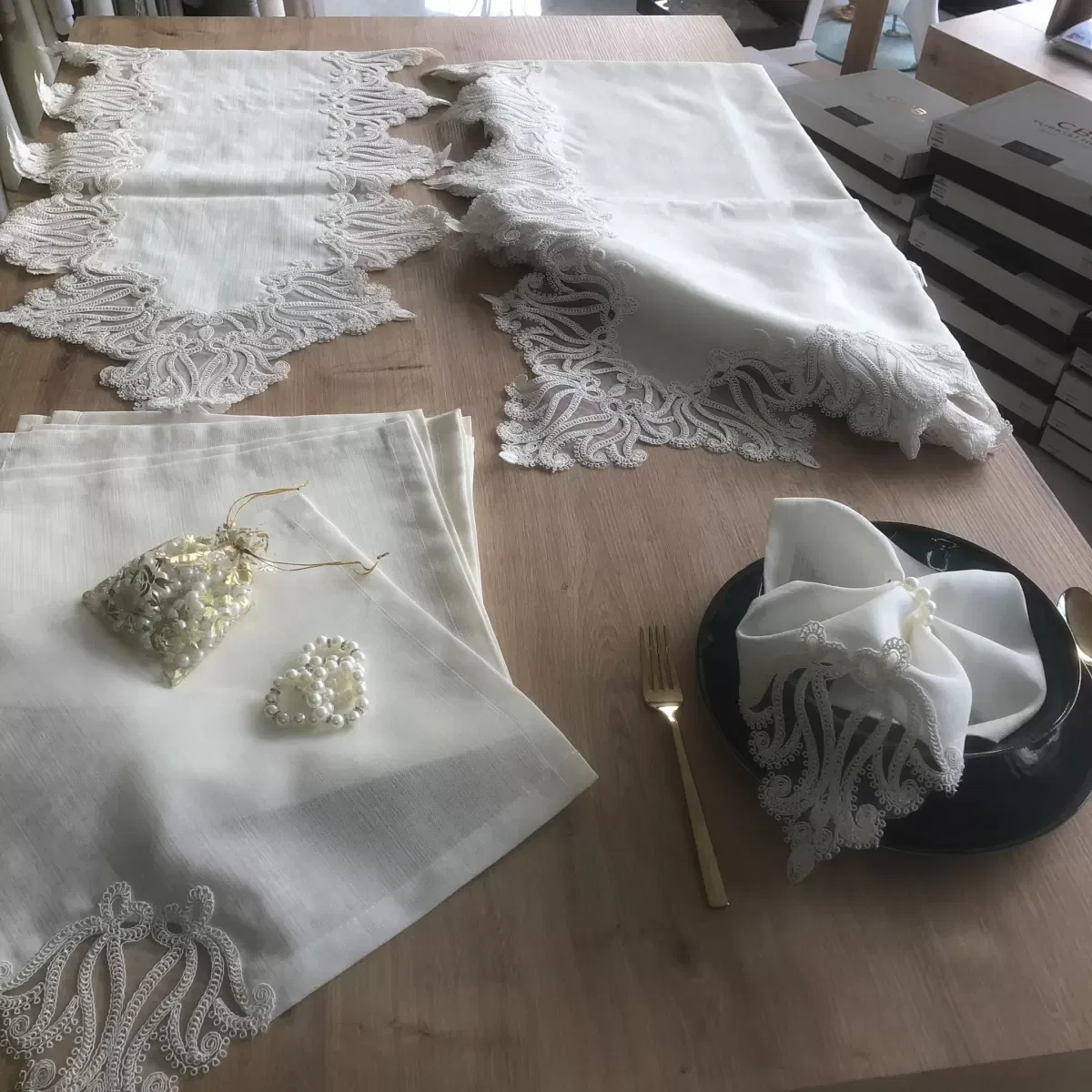 Sofra Takımı 155x220 cm Masa Seti Keten Dantelli Dekoratif Gülse Model Yemek Masası Örtüsü Krem görsel 6