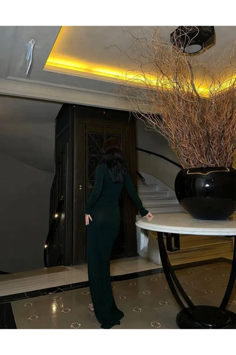 Kadın Gösterişli V Yaka Uzun Kol Fırfırlı Etek Abiye Elbise görsel 3