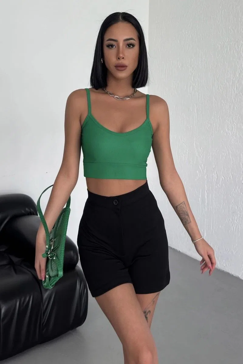 Tarz Ve Rahatlığı Bir Arada Sunan Yüksek Bel Esnek Likralı Krep Şort Siyah görsel 3