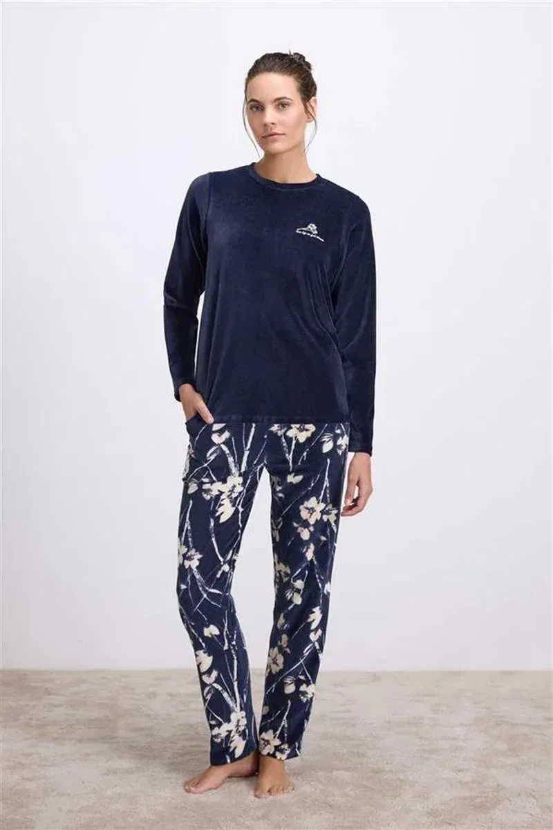 Uzun Kollu Kadife T-Shirt ve Çiçek Desenli Pantolon Pijama Takımı