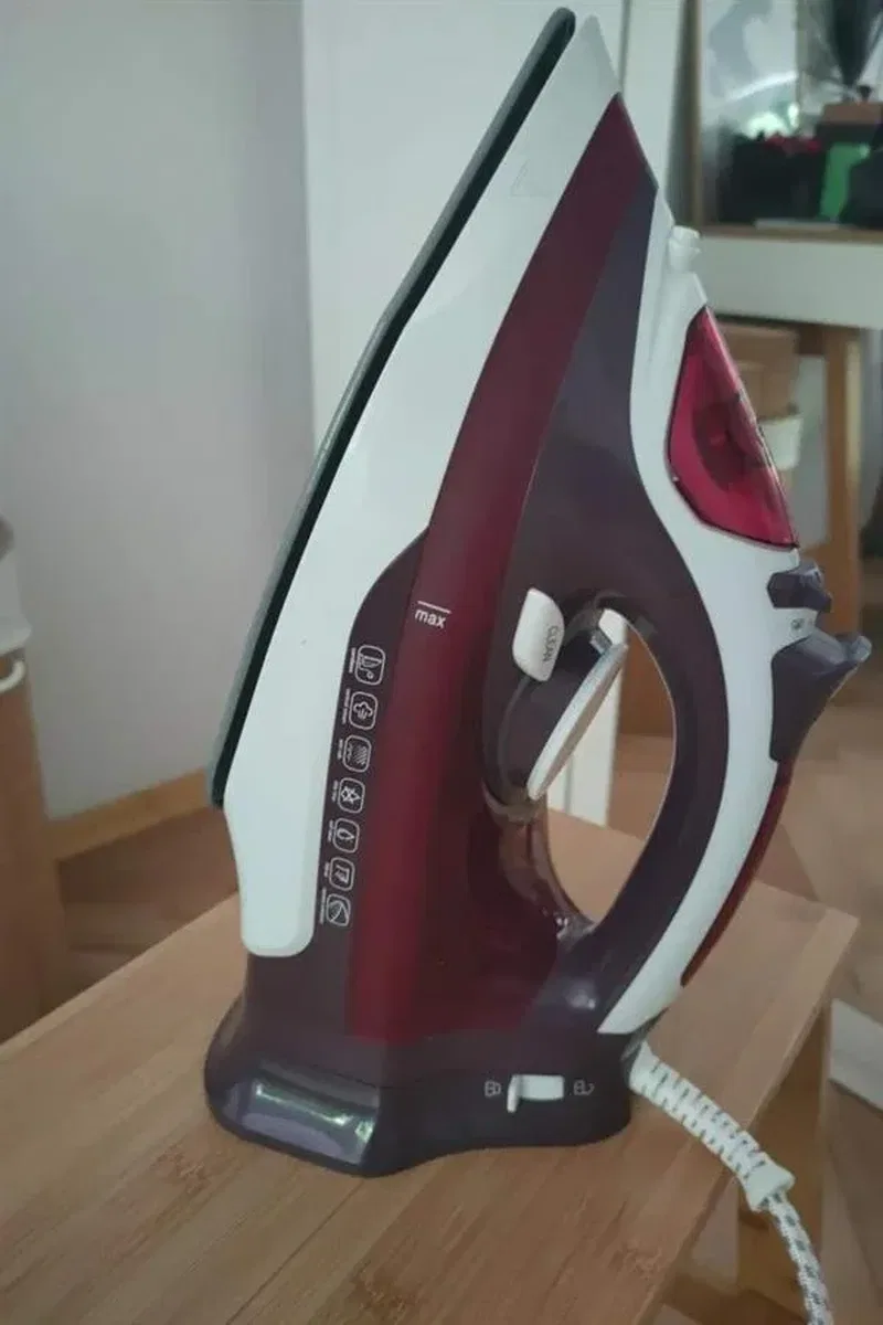 Modern Tasarım 2200W Dayanıklı Buharlı Seramik Kaplama Ütü Yeni Nesil görsel 3