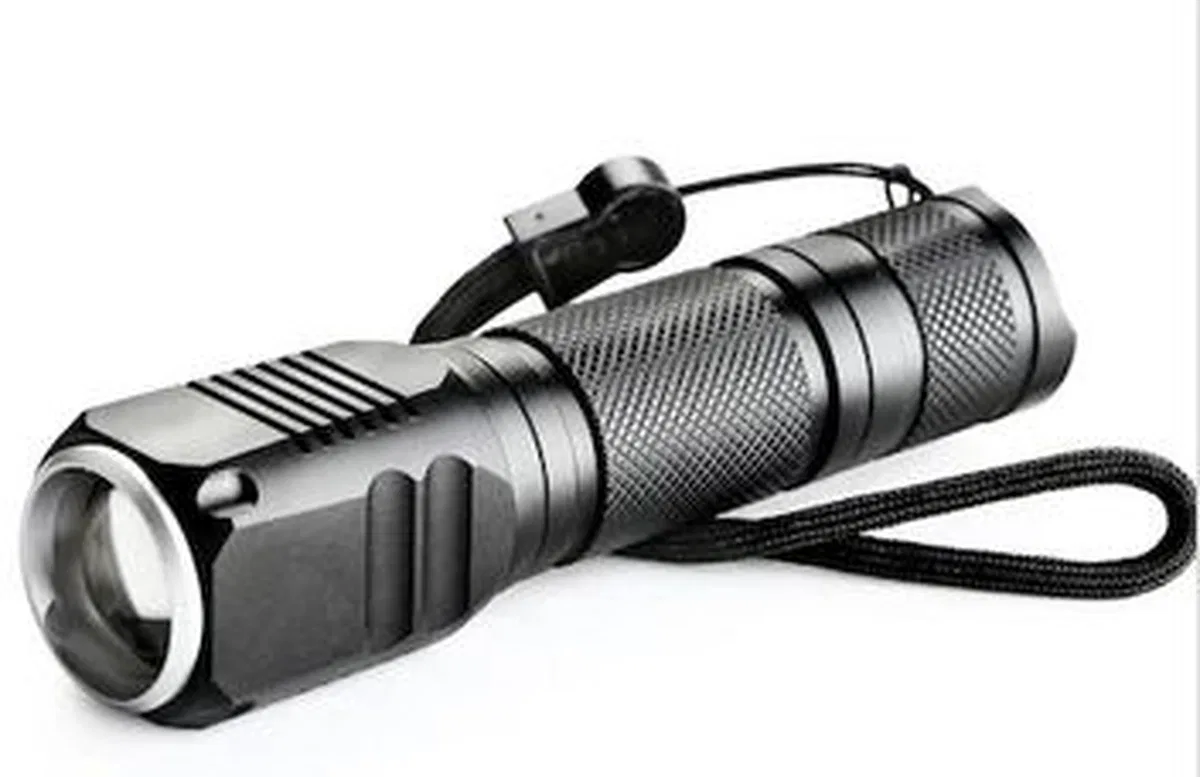 F. b. ı F-82 T6 Led Zoomlu 2000 Lm Yüksek Işık Şarjlı El Feneri
