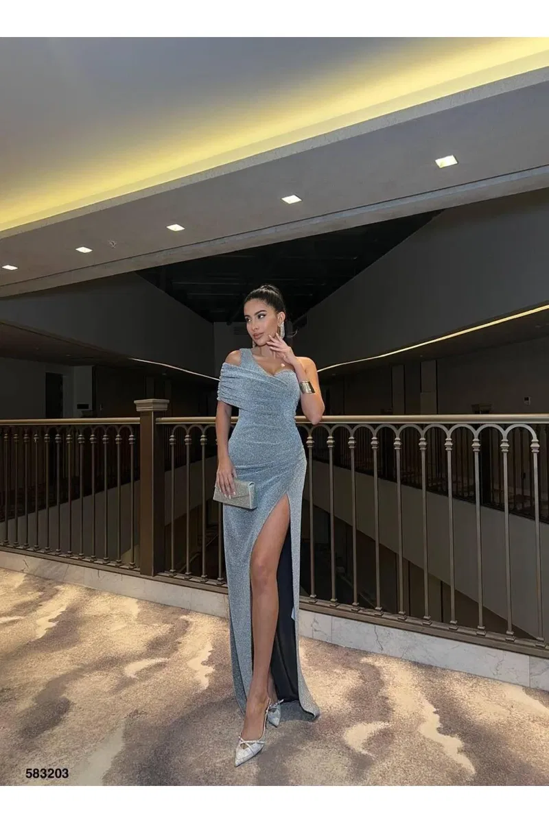 Kadın Gösterişli Sıfır Yaka Kolsuz Abiye Elbise
