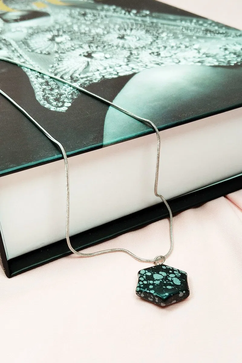 Obsidyen Doğal Taşı Zincirli El Yapımı Kolye Uç: 2 cm Zincir: 20 cm Kutulu mudanis görsel 6