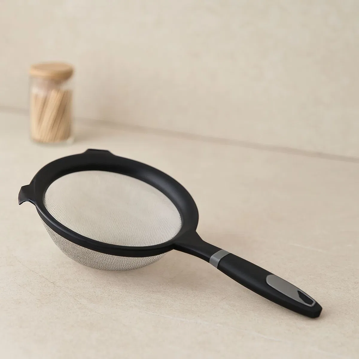 Tel Süzgeç 19 cm Plastik Saplı 1000 ml