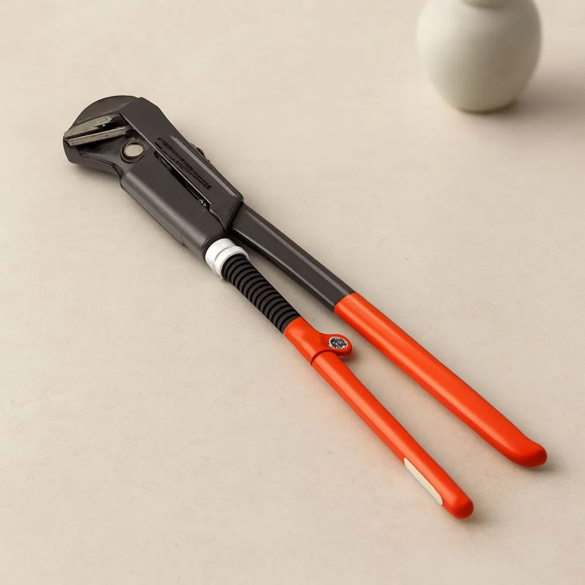 1. 5" Maşalı Çelik Boru Anahtarı - Kaymaz Sap