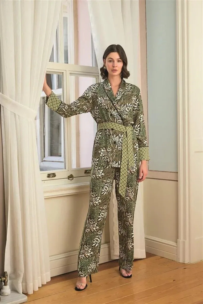 Çiçek Yaprak ve Etnik Desenli Pijama Takımı görsel 4